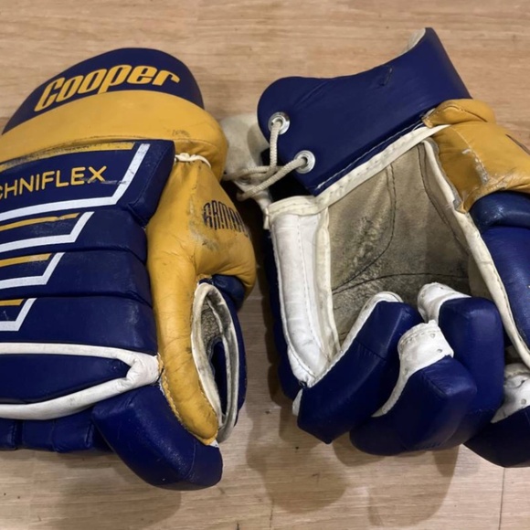 MENS VINTAGE COOPER TECHNIFLEX HOCKEY GLOVES!!!!! - Picture 2 of 11
